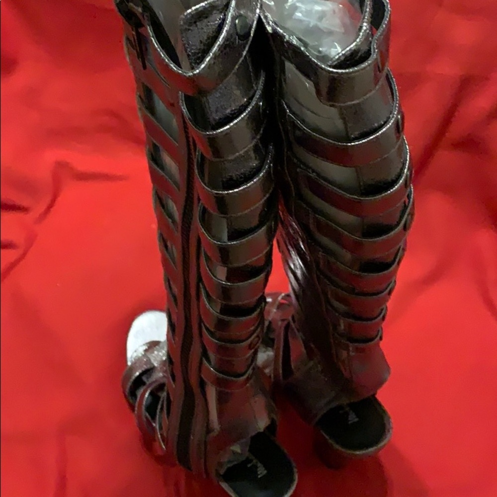 Shoes - Picture 3 of 4
